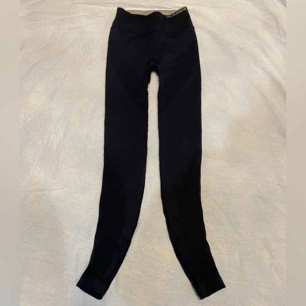 Black seamless Lululemon leggings